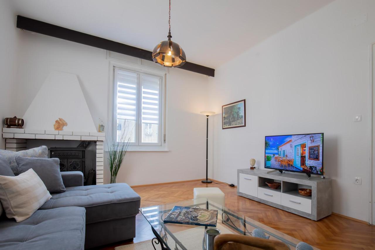 PUY Amphitheater Apartment מראה חיצוני תמונה